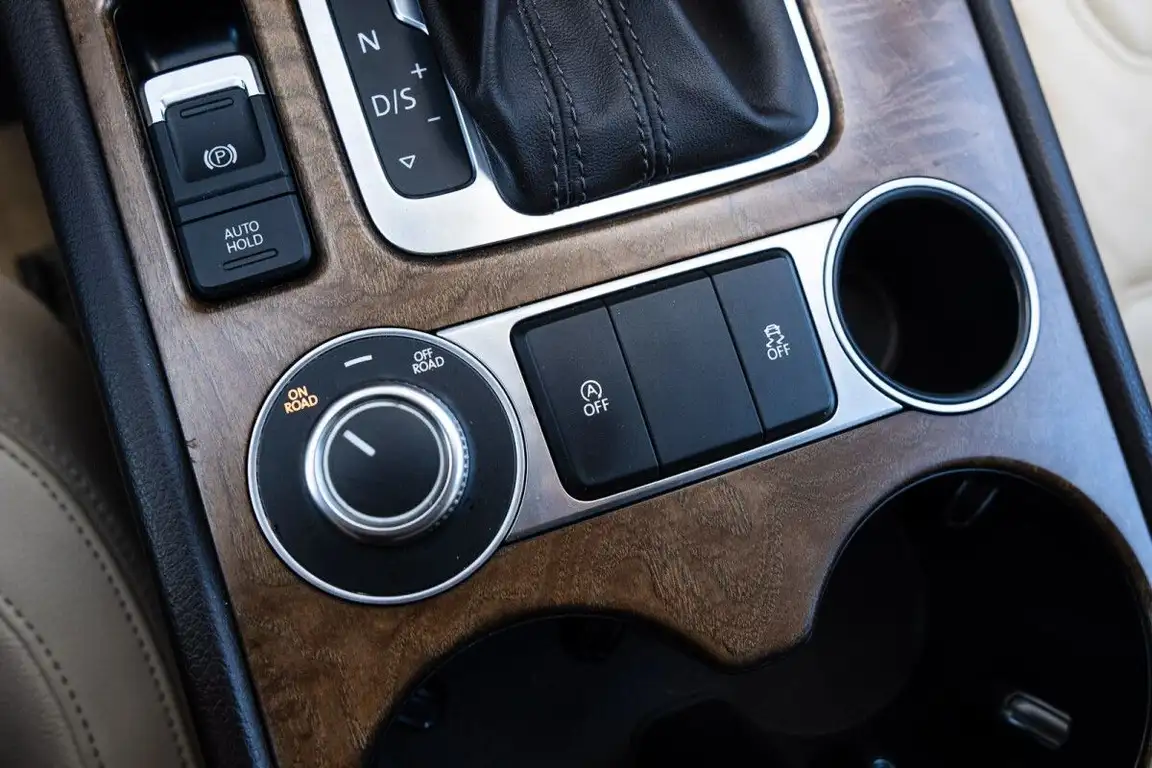 VOLKSWAGEN TOUAREG