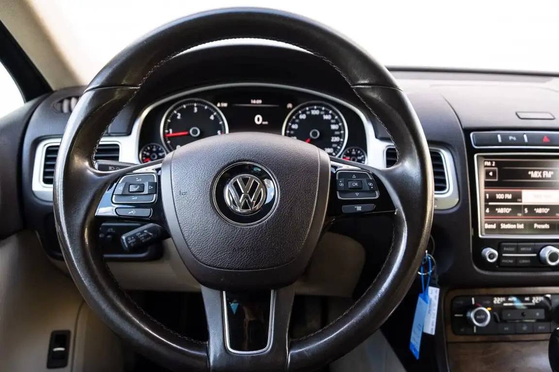 VOLKSWAGEN TOUAREG