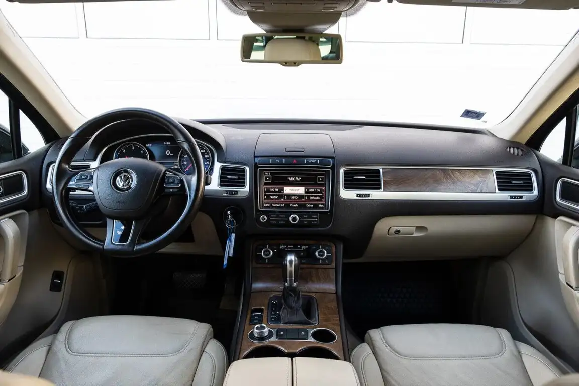 VOLKSWAGEN TOUAREG