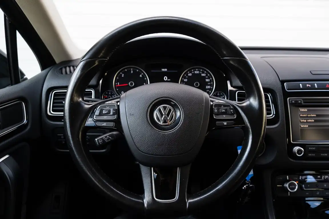 VOLKSWAGEN TOUAREG