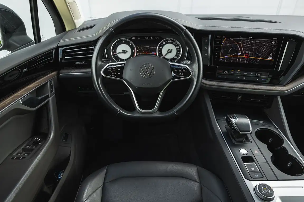 VOLKSWAGEN TOUAREG