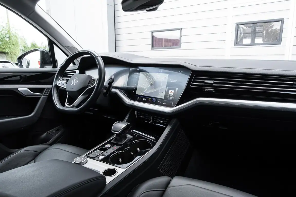 VOLKSWAGEN TOUAREG