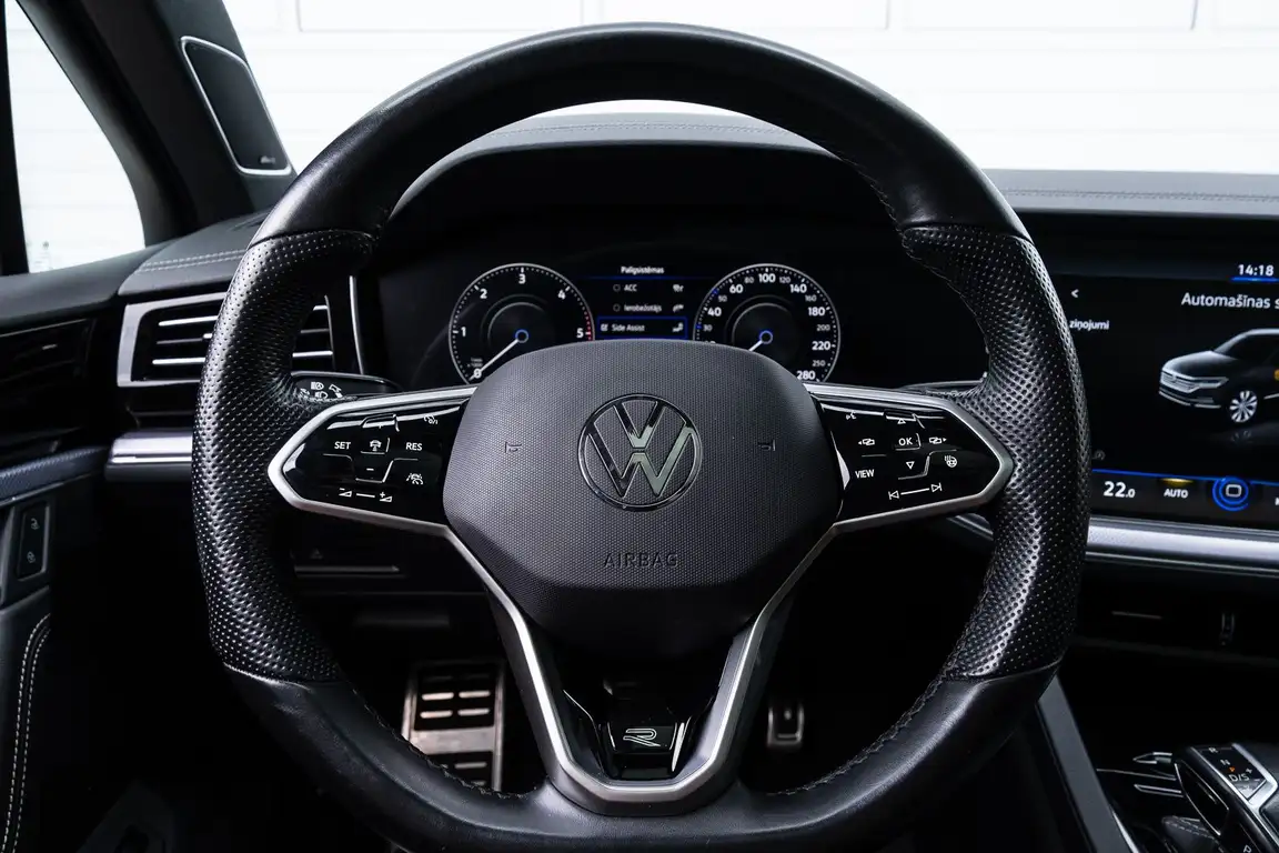 VOLKSWAGEN TOUAREG