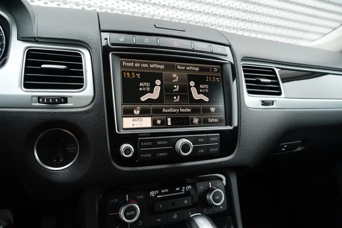 VOLKSWAGEN TOUAREG