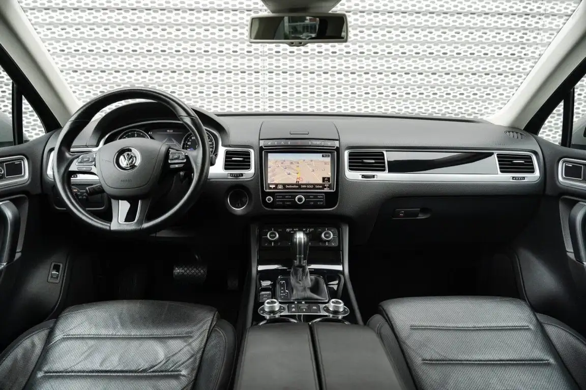 VOLKSWAGEN TOUAREG