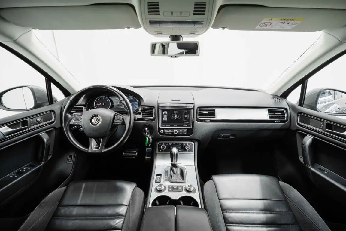 VOLKSWAGEN TOUAREG