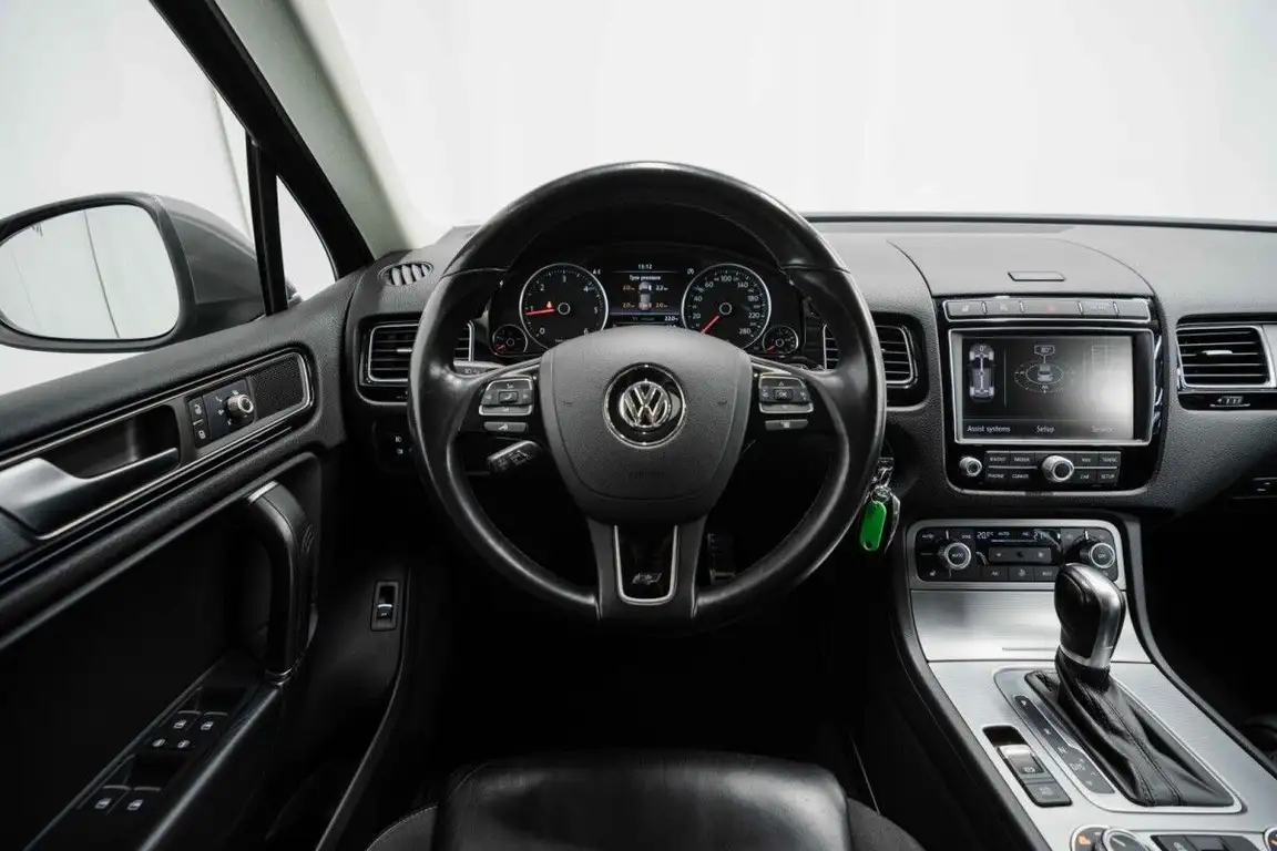 VOLKSWAGEN TOUAREG