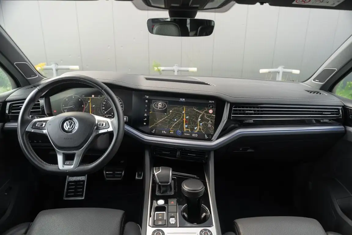 VOLKSWAGEN TOUAREG