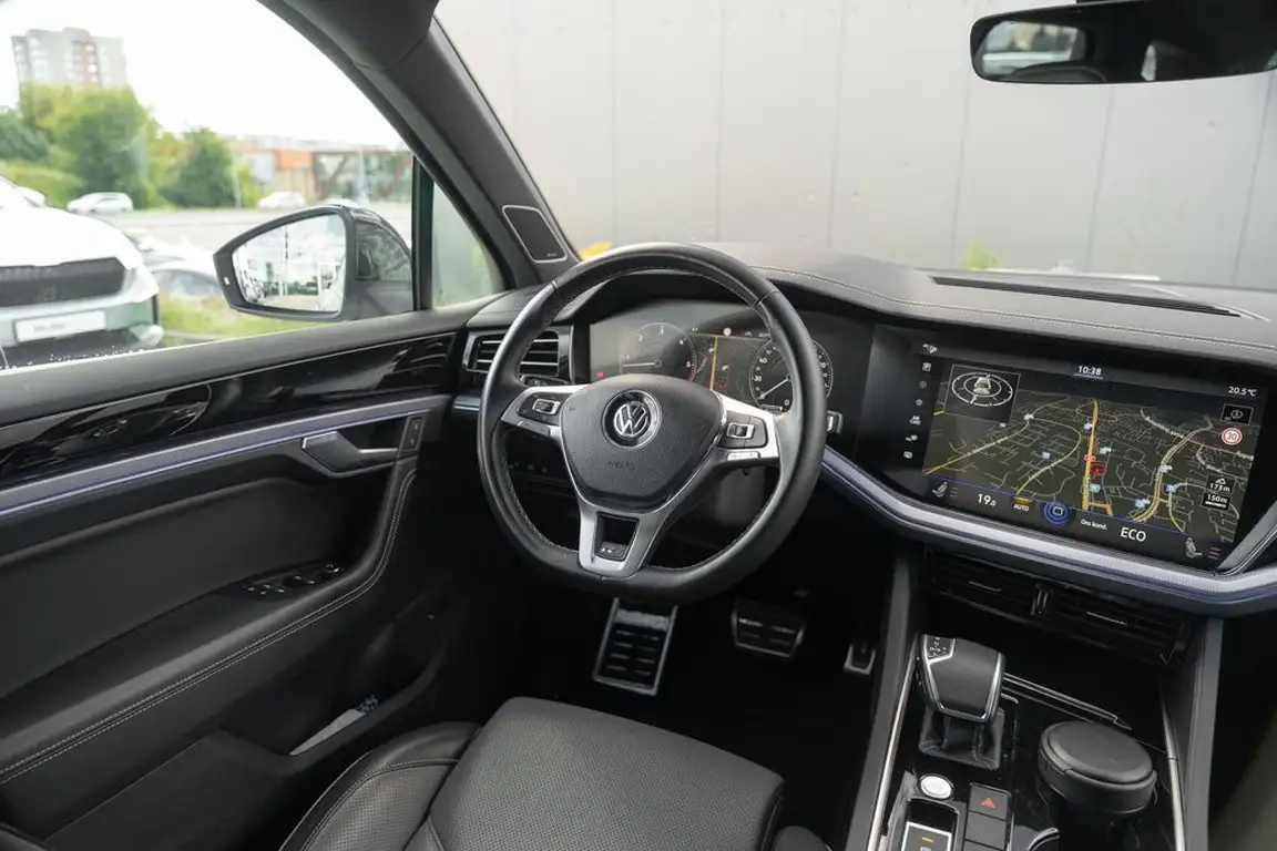 VOLKSWAGEN TOUAREG