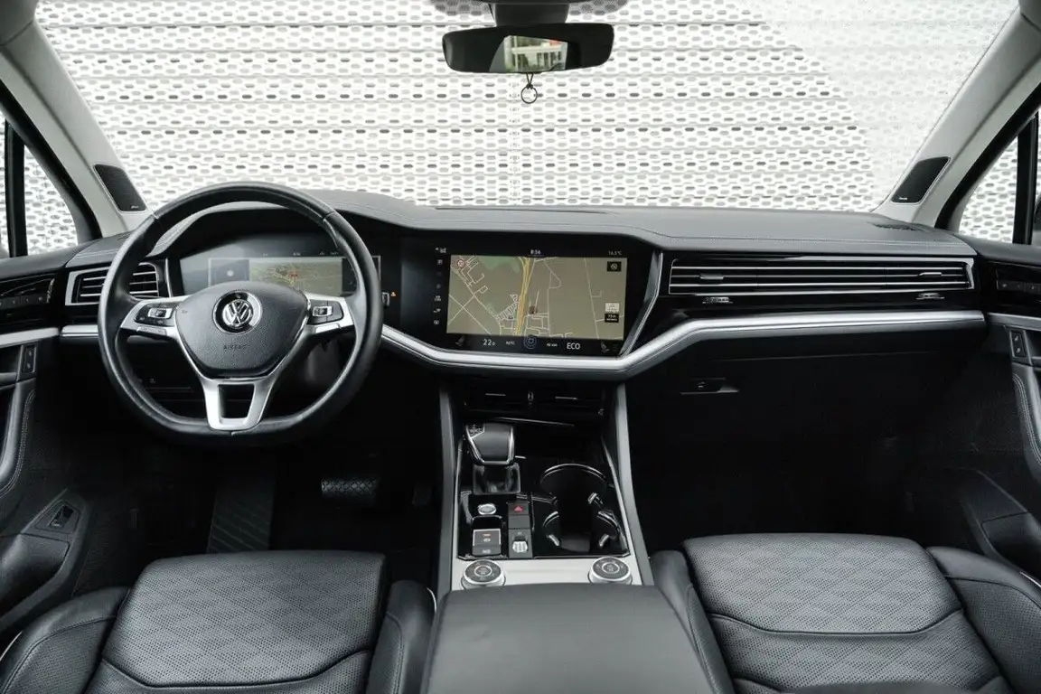 VOLKSWAGEN TOUAREG