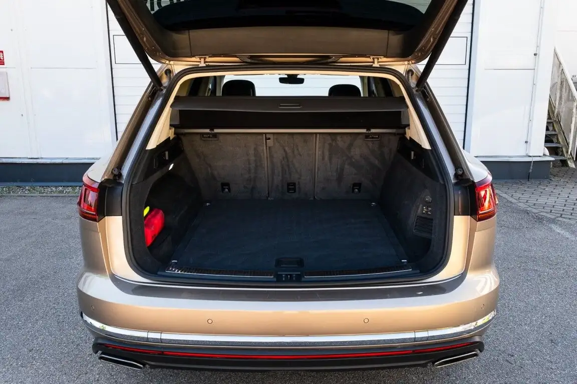 VOLKSWAGEN TOUAREG