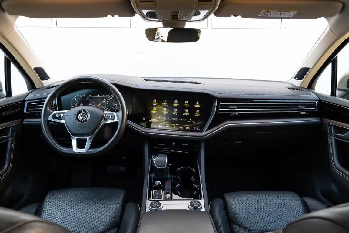 VOLKSWAGEN TOUAREG
