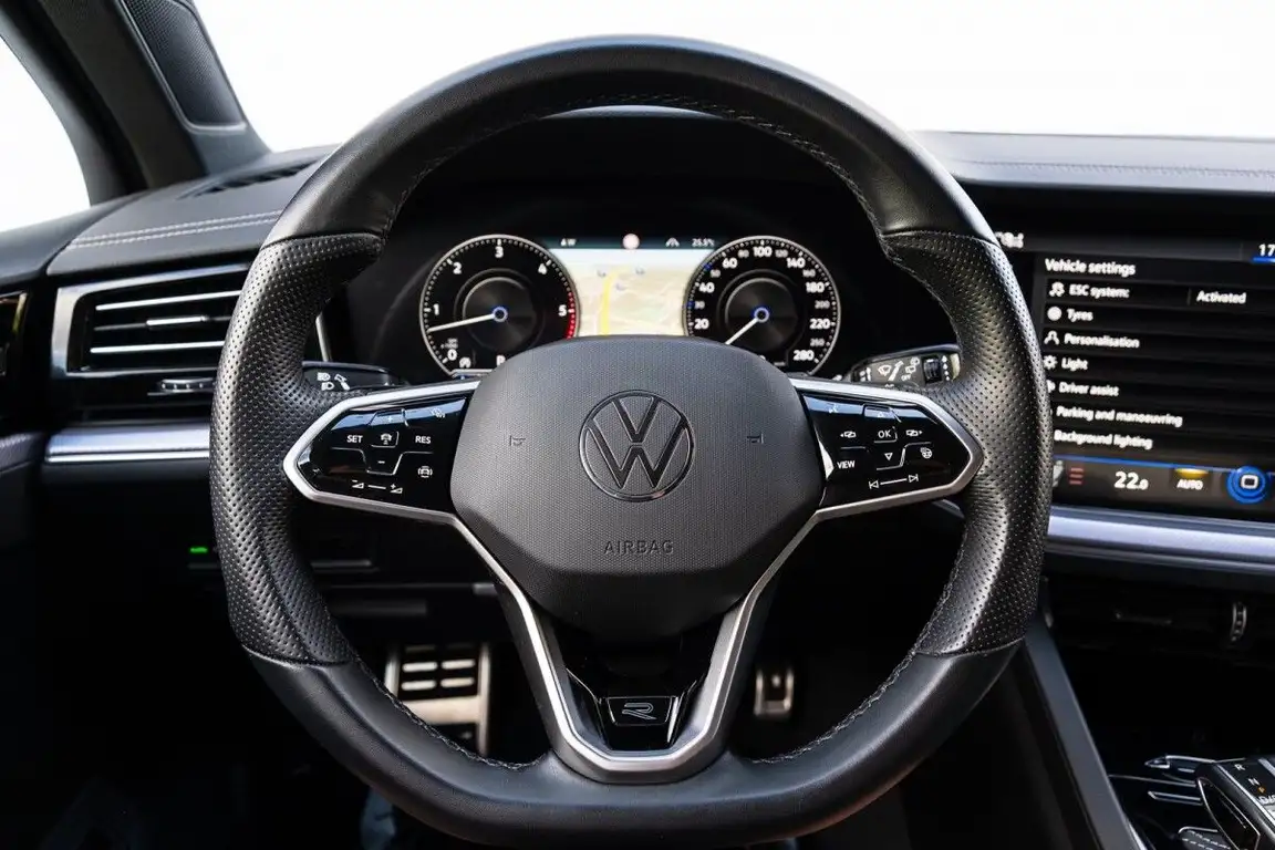 VOLKSWAGEN TOUAREG