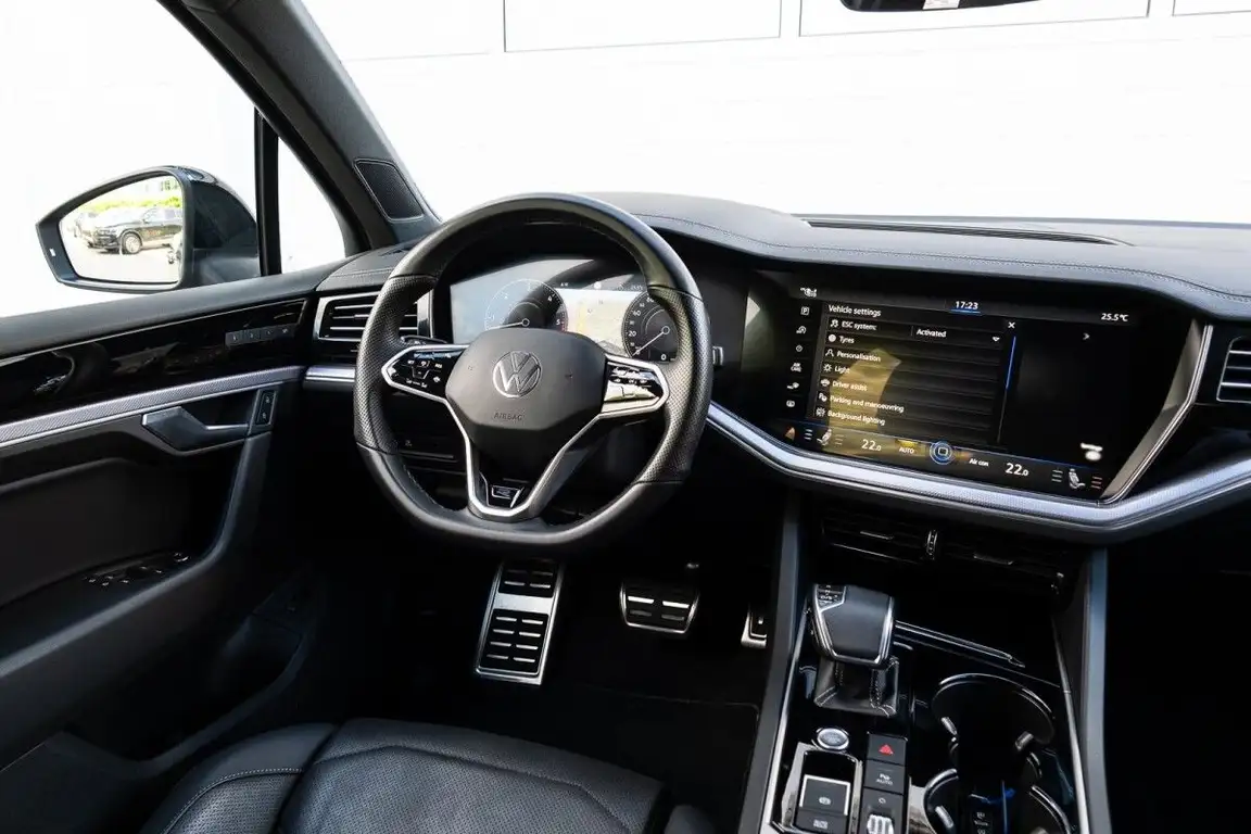 VOLKSWAGEN TOUAREG