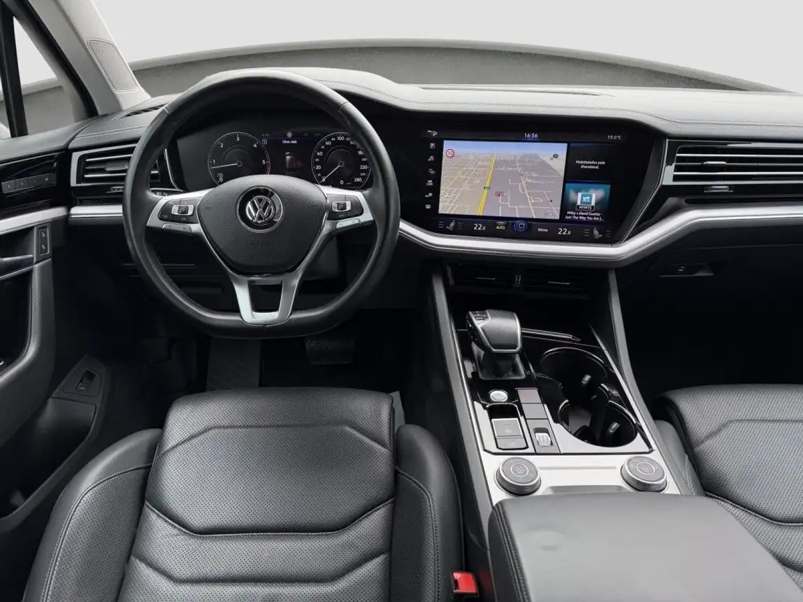 VOLKSWAGEN TOUAREG