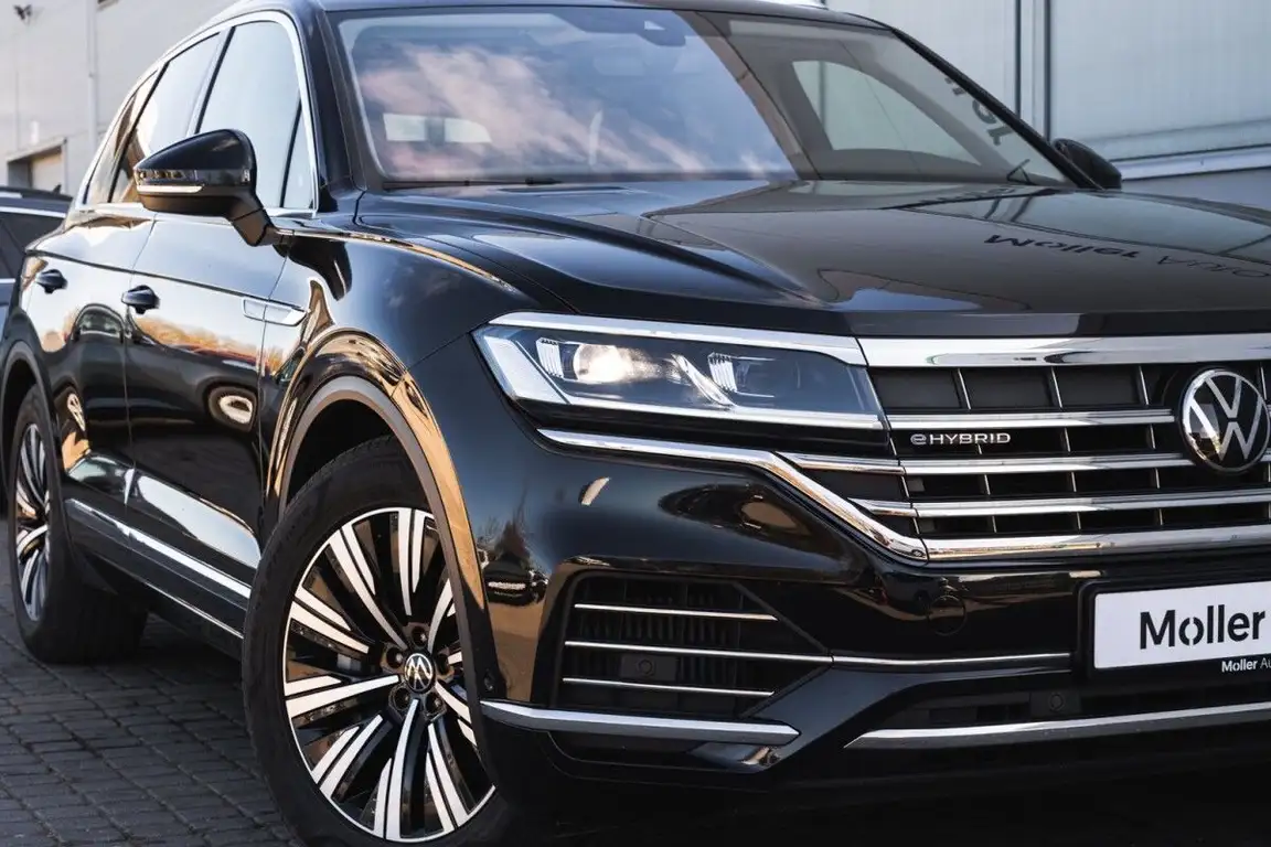 VOLKSWAGEN TOUAREG