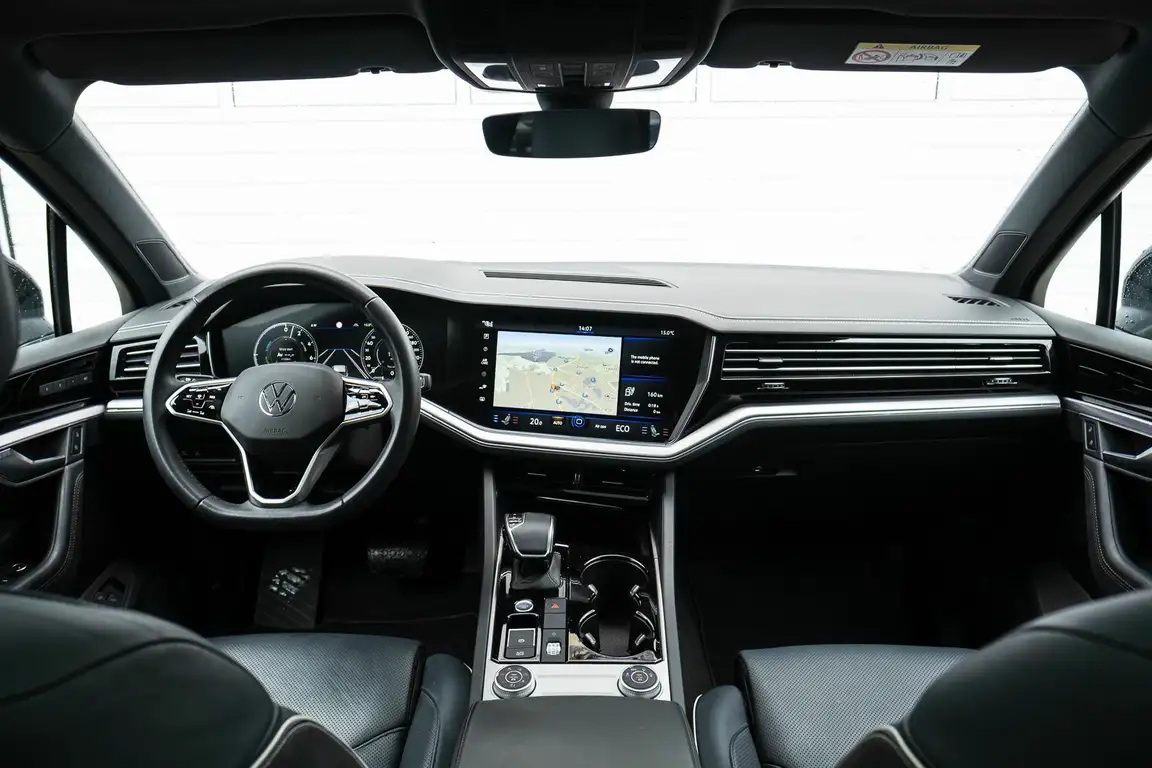 VOLKSWAGEN TOUAREG