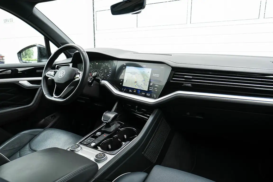 VOLKSWAGEN TOUAREG