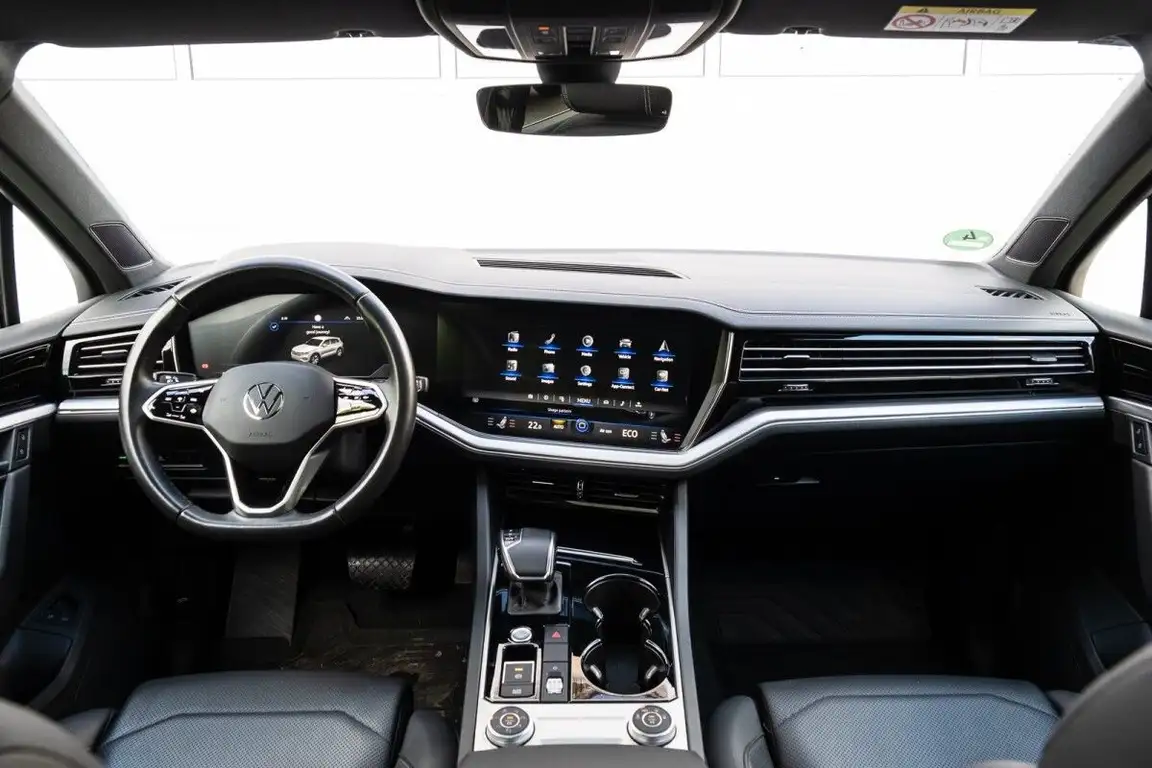 VOLKSWAGEN TOUAREG