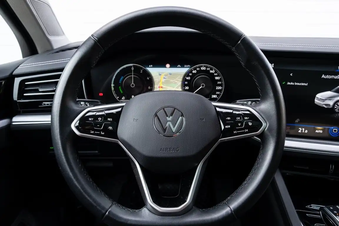 VOLKSWAGEN TOUAREG