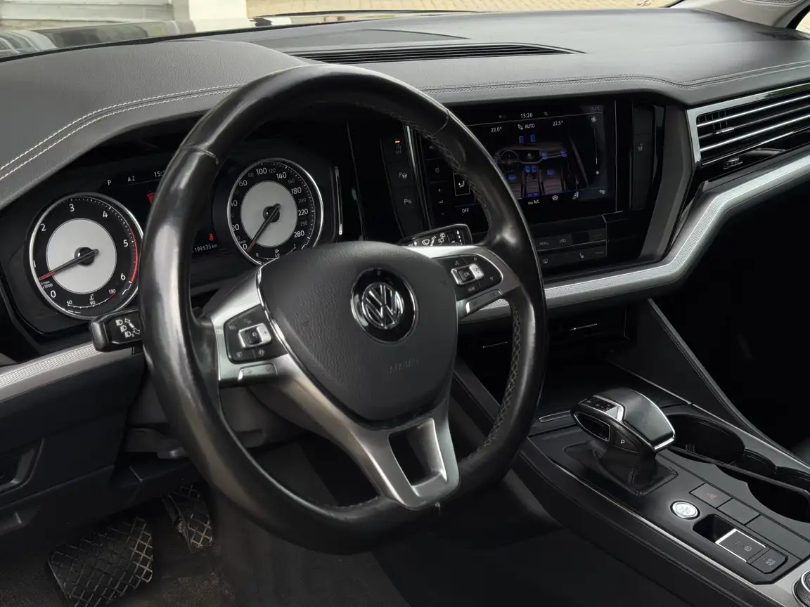 VOLKSWAGEN TOUAREG