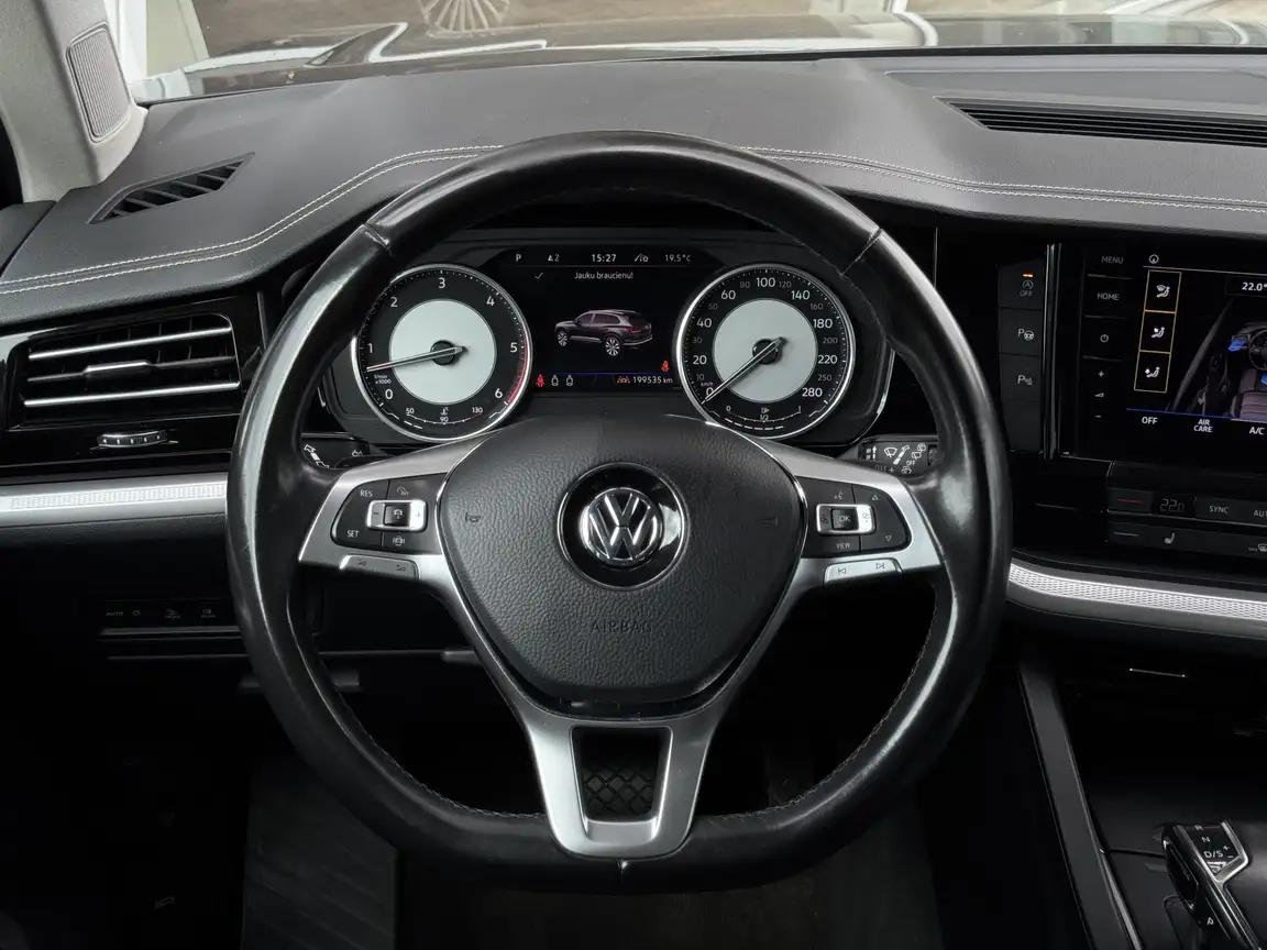 VOLKSWAGEN TOUAREG