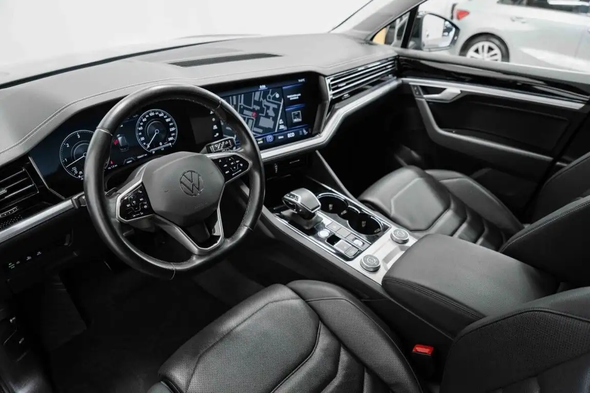 VOLKSWAGEN TOUAREG
