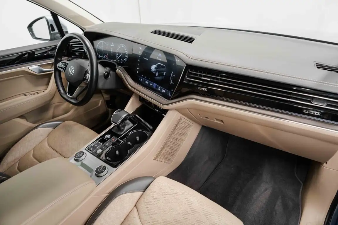 VOLKSWAGEN TOUAREG