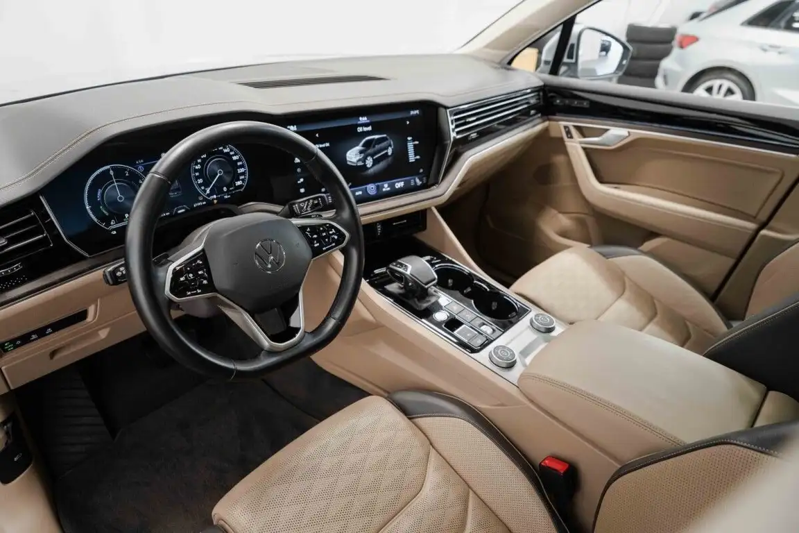 VOLKSWAGEN TOUAREG