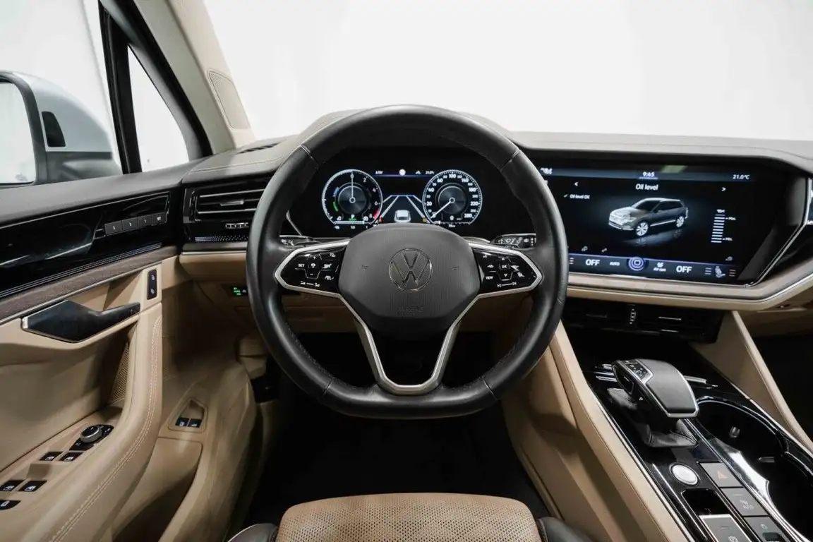 VOLKSWAGEN TOUAREG