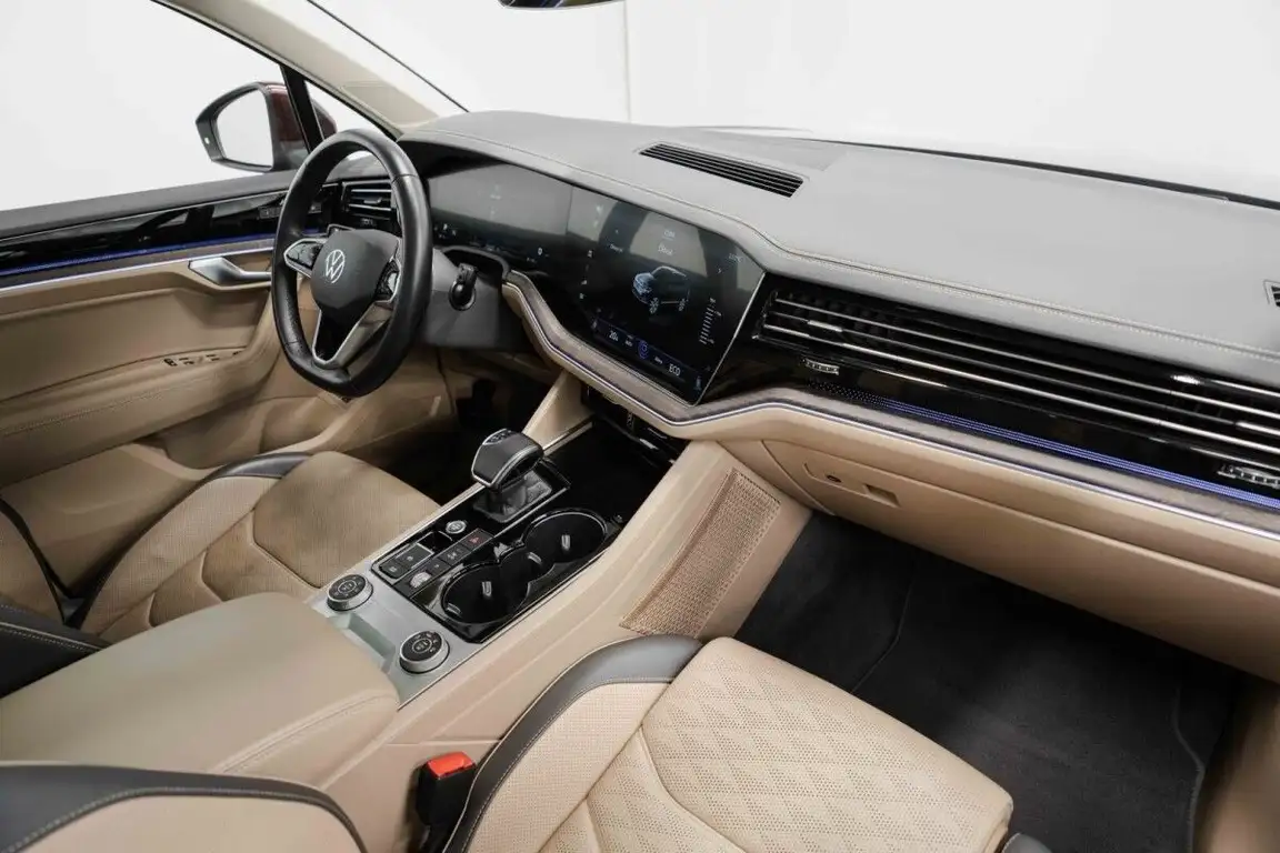 VOLKSWAGEN TOUAREG
