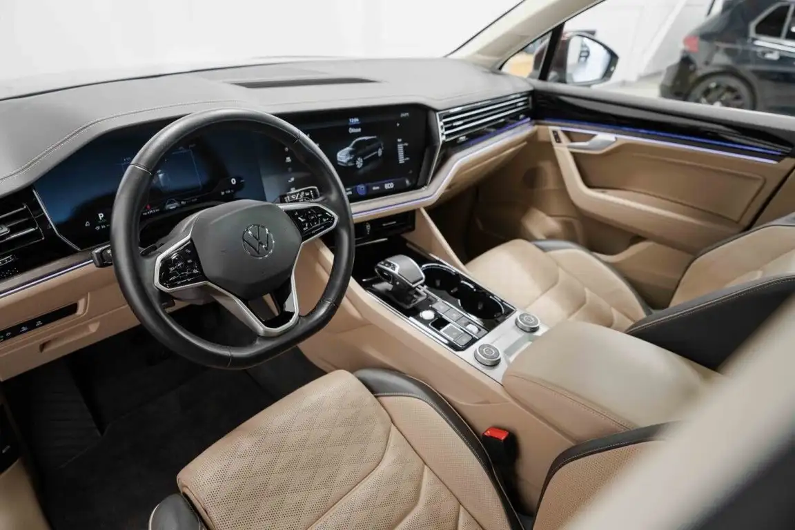 VOLKSWAGEN TOUAREG