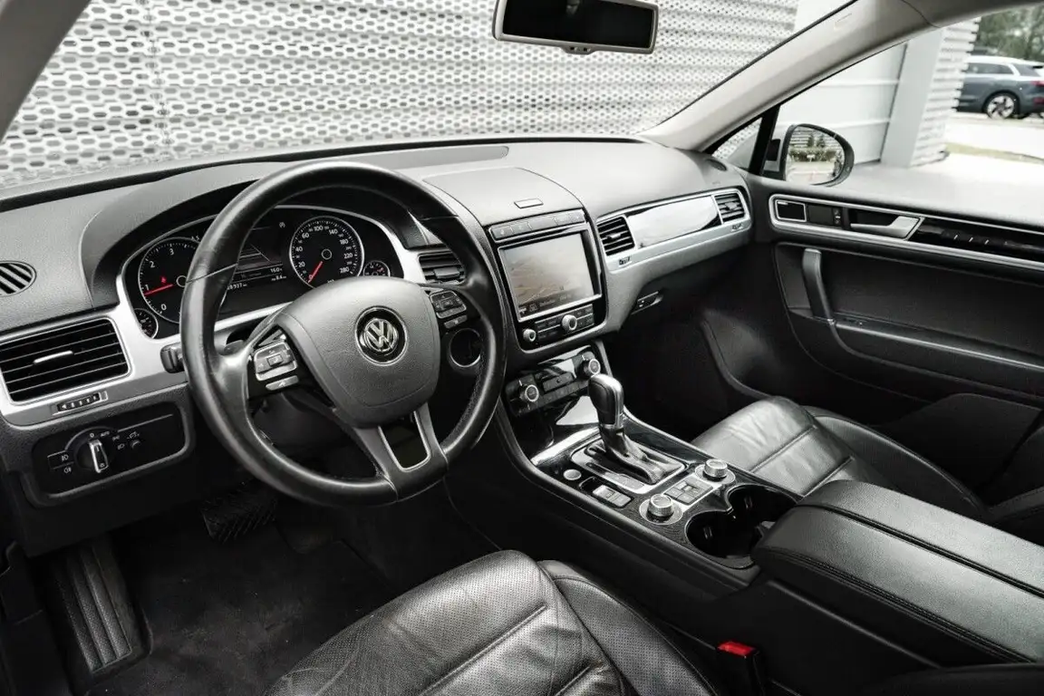 VOLKSWAGEN TOUAREG