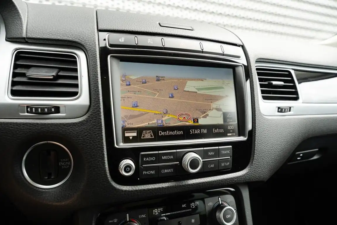 VOLKSWAGEN TOUAREG