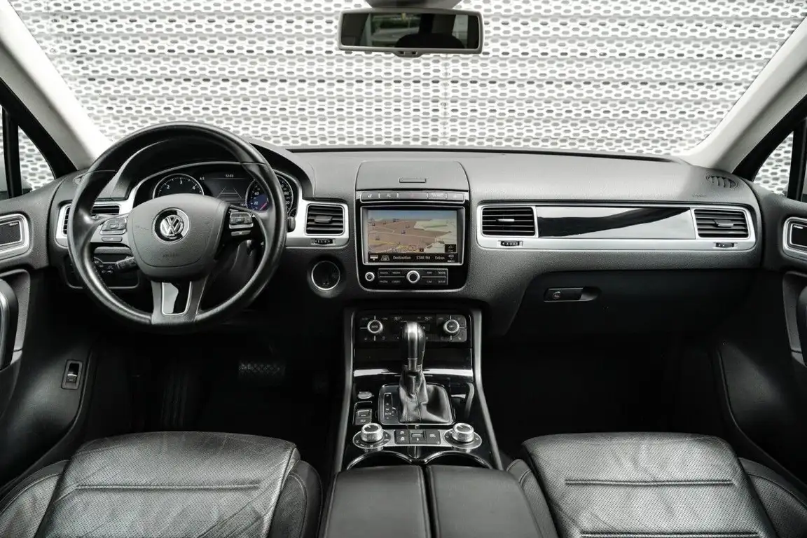 VOLKSWAGEN TOUAREG