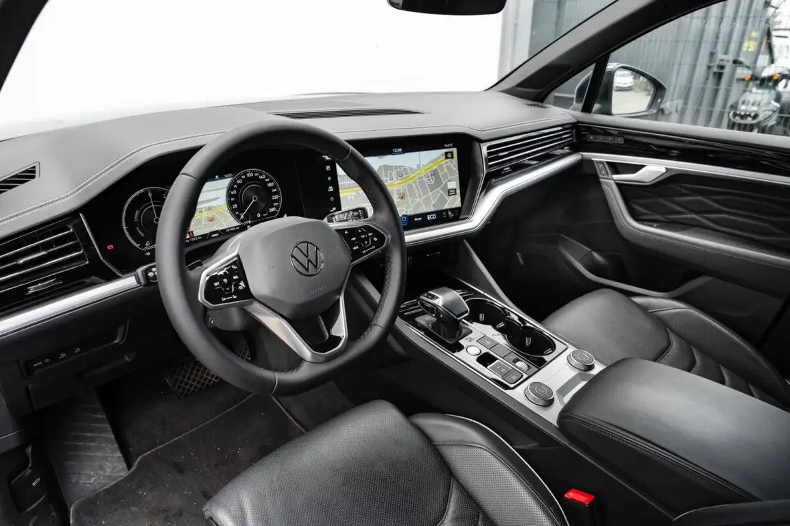 VOLKSWAGEN TOUAREG