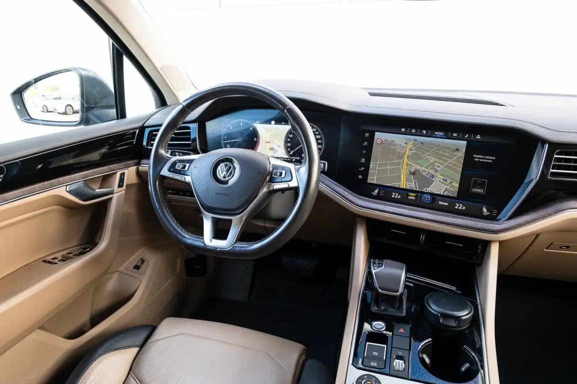 VOLKSWAGEN TOUAREG