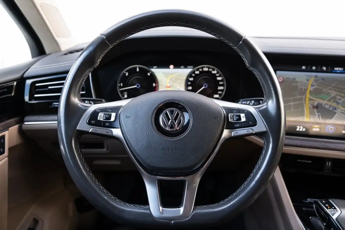 VOLKSWAGEN TOUAREG