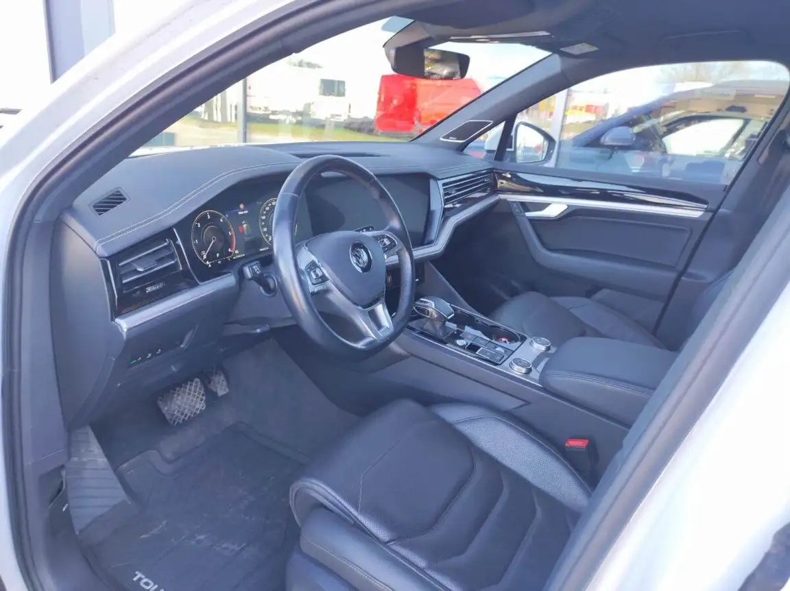 VOLKSWAGEN TOUAREG