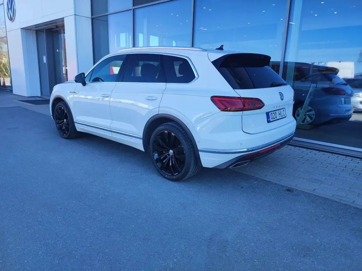 VOLKSWAGEN TOUAREG