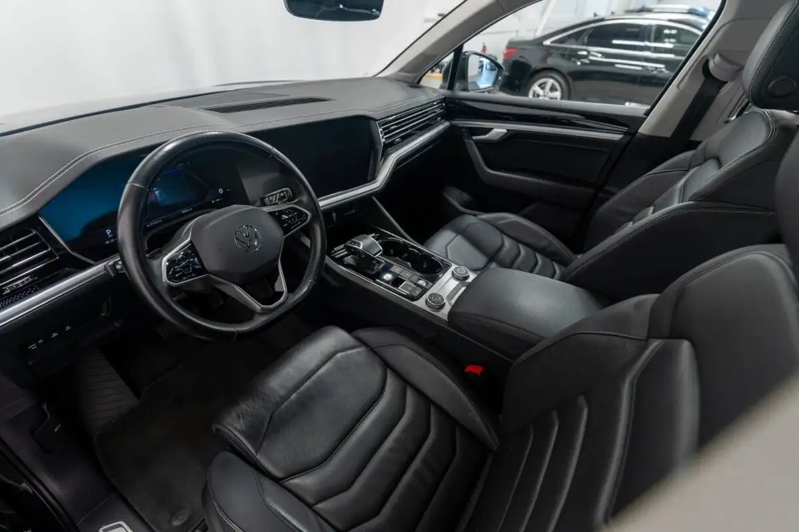 VOLKSWAGEN TOUAREG