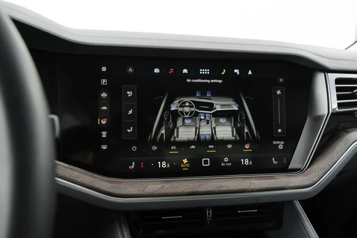 VOLKSWAGEN TOUAREG