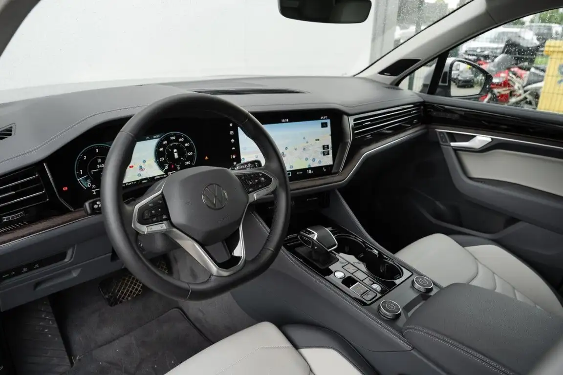 VOLKSWAGEN TOUAREG