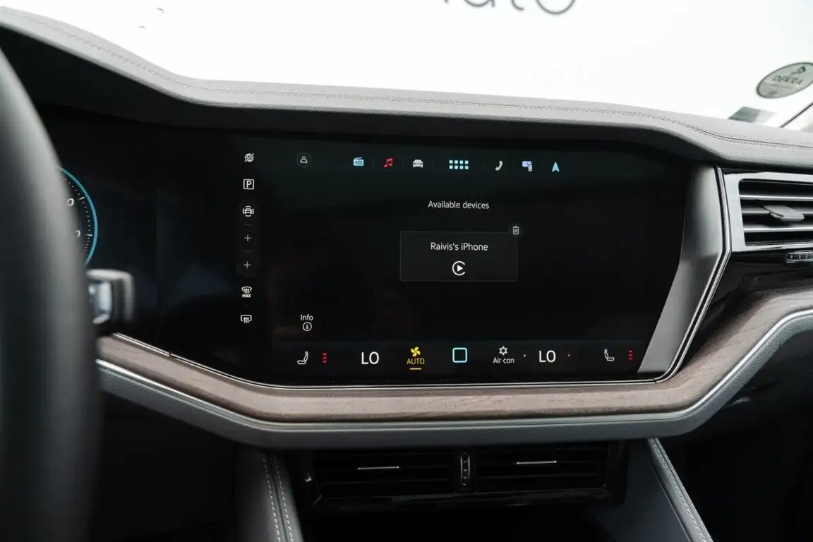 VOLKSWAGEN TOUAREG