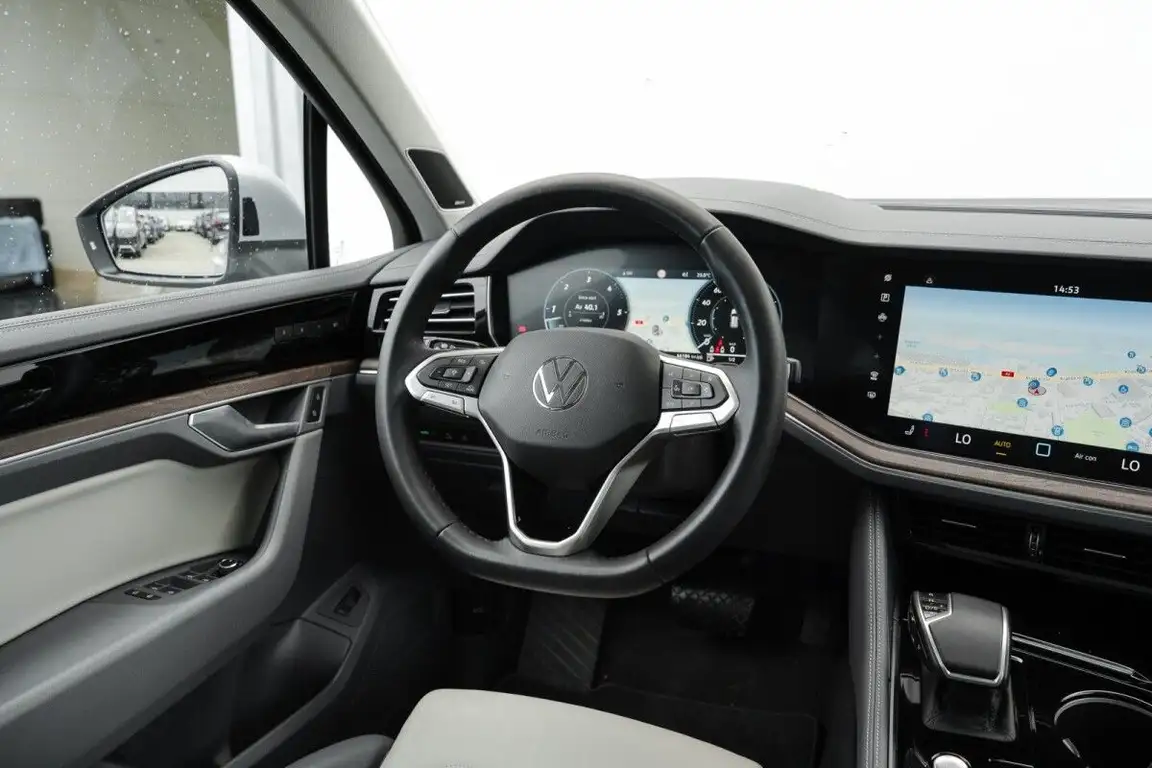 VOLKSWAGEN TOUAREG