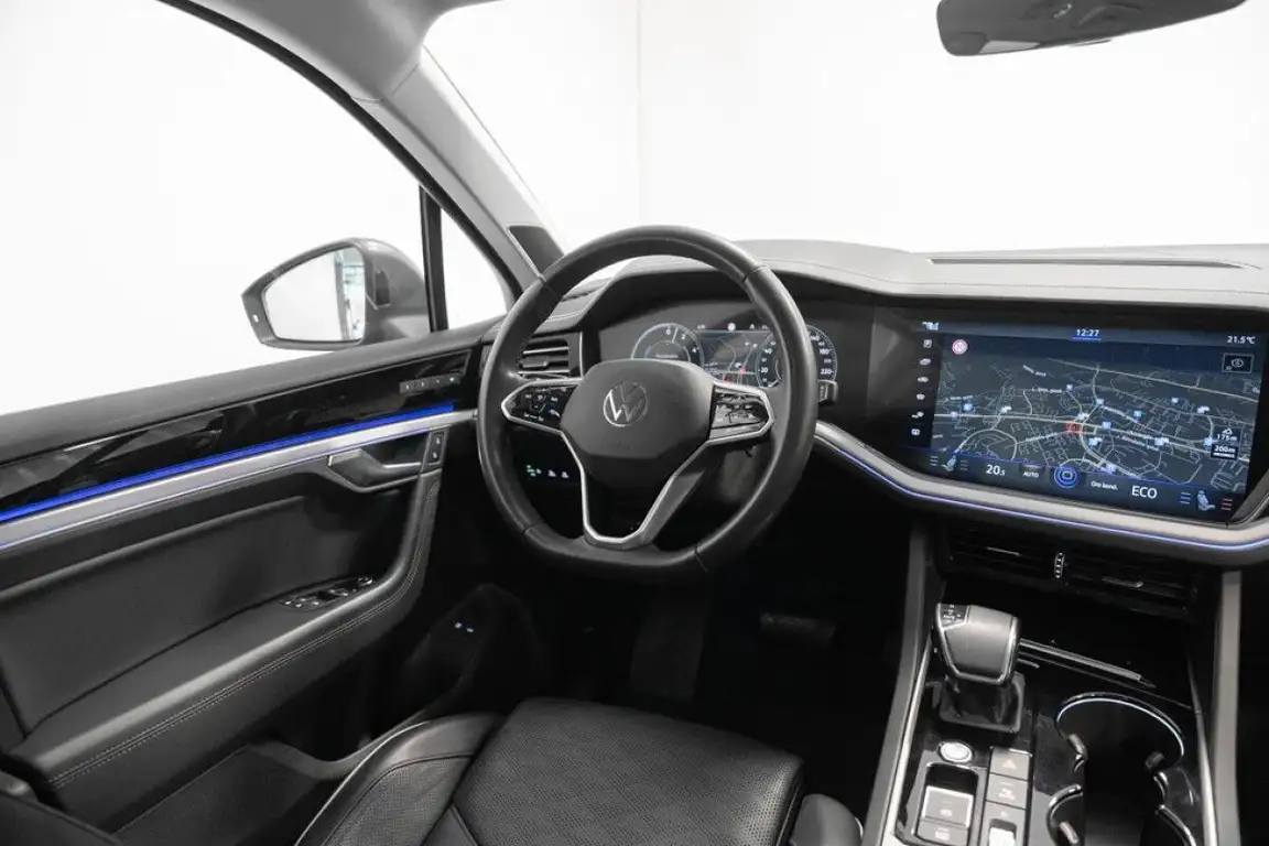 VOLKSWAGEN TOUAREG