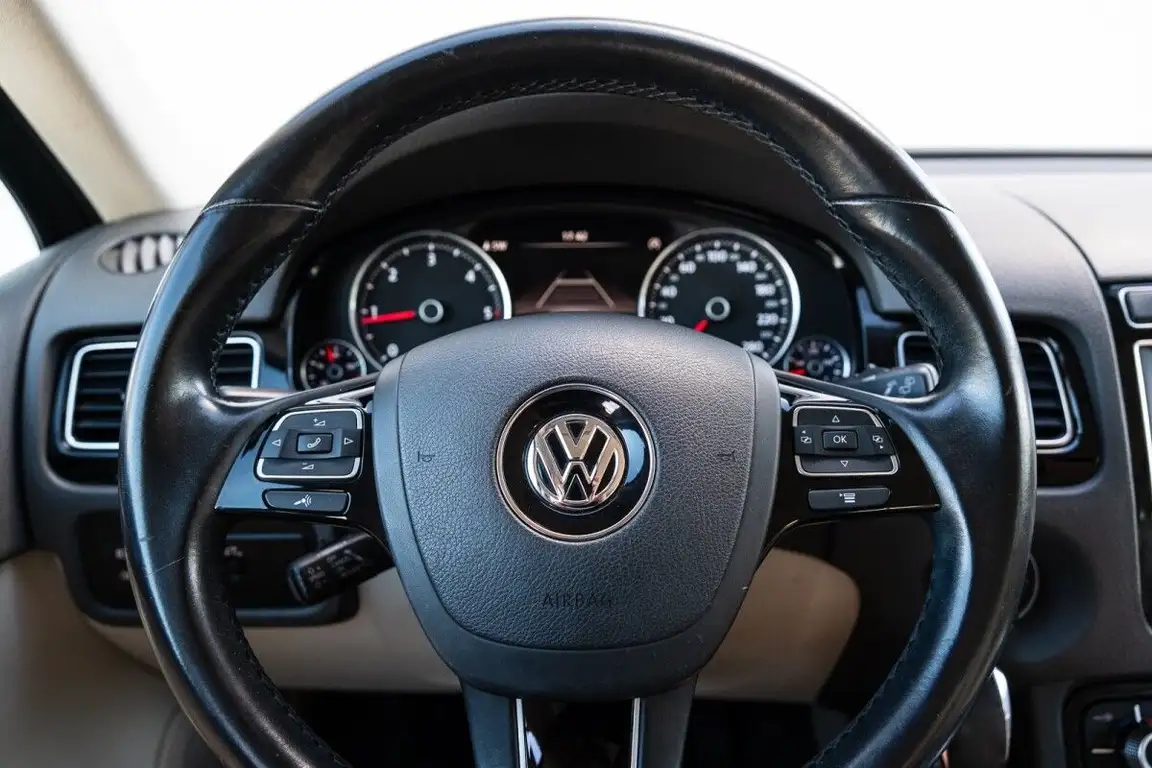 VOLKSWAGEN TOUAREG