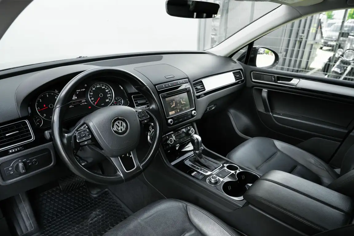 VOLKSWAGEN TOUAREG