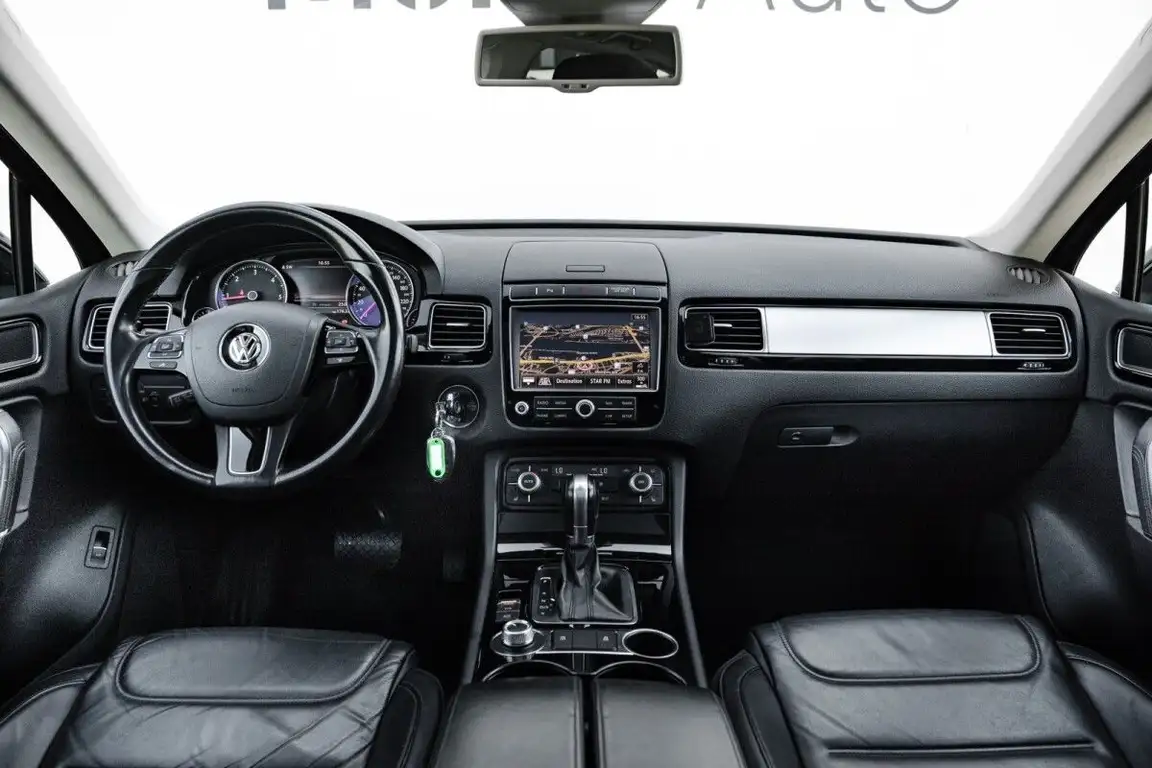 VOLKSWAGEN TOUAREG