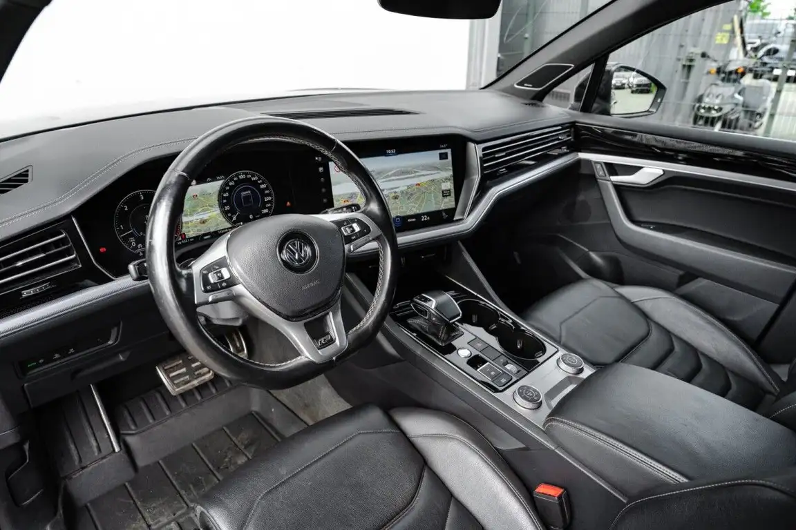 VOLKSWAGEN TOUAREG